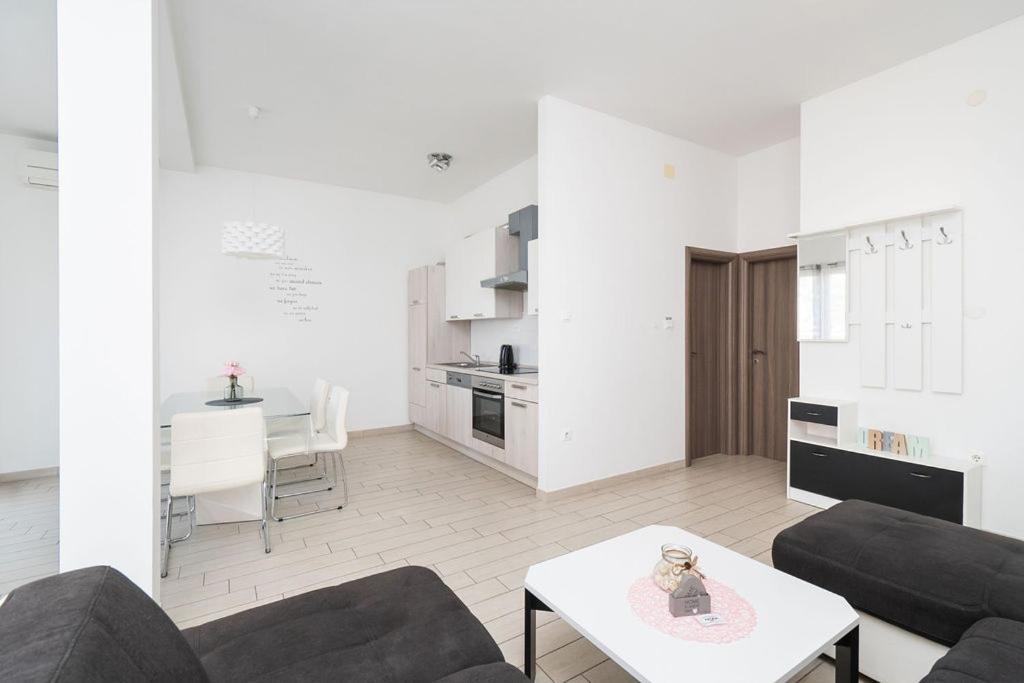 Apartments Grubisic - Sibenik - Parking Included Екстер'єр фото